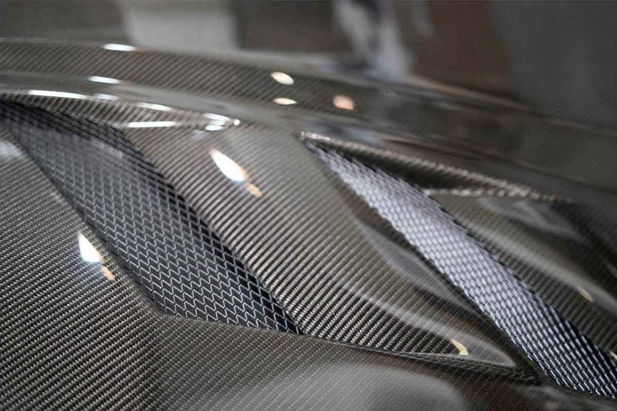 Výroba karbónových dielov v Cine